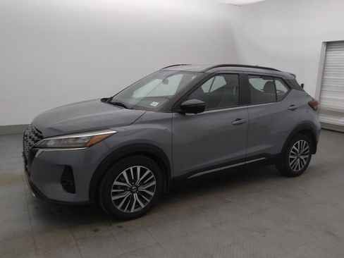 Used 2021 Nissan Kicks SR w/ SR Premium Package FWD image 2