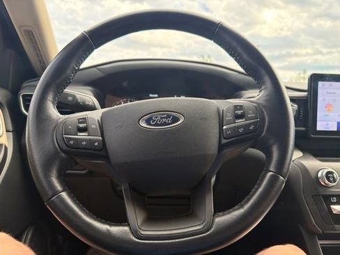 Used 2020 Ford Explorer XLT w/ Equipment Group 202A AWD/4WD image 44