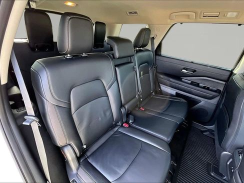 Used 2024 Nissan Pathfinder SL image 27