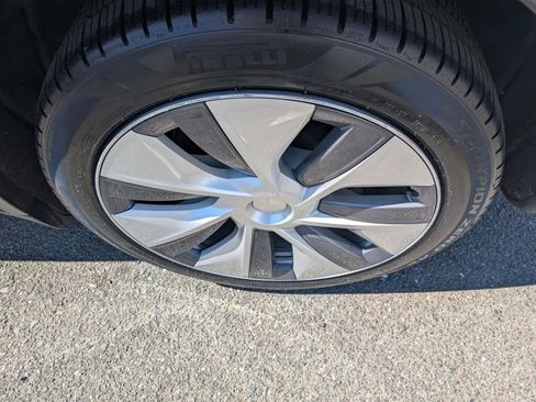 Used 2023 Tesla Model Y Long Range image 22