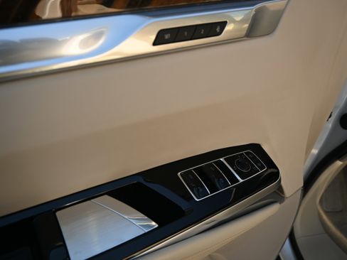 Used 2025 Cadillac Escalade Sport Platinum w/ LPO, ONYX Package image 18