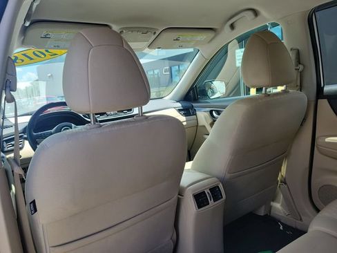 Used 2018 Nissan Rogue SV w/ Premium Package FWD image 10