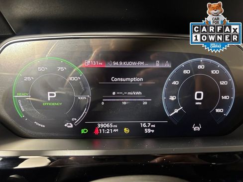 Used 2022 Audi e-tron Premium w/ Convenience Plus Package image 17