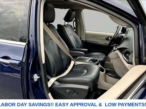 Used 2019 Chrysler Pacifica Touring-L Plus FWD image 28