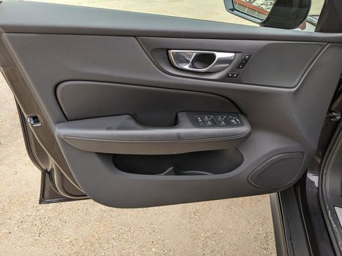 Certified 2025 Volvo V60 B5 Cross Country Plus image 9