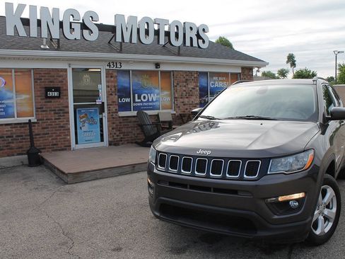 Used 2021 Jeep Compass Latitude w/ Sun and Sound Group AWD/4WD image 1
