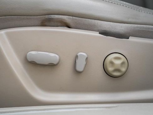 Used 2007 Cadillac DTS Luxury I w/ Trunk Convenience Package FWD image 31