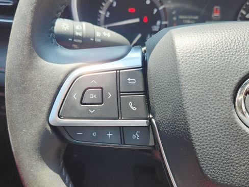 Used 2021 Toyota Highlander XSE AWD/4WD image 16