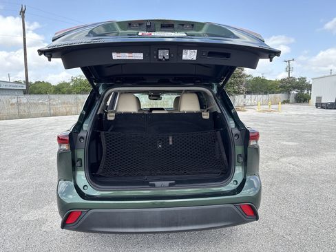 Certified 2024 Toyota Highlander XLE FWD image 21