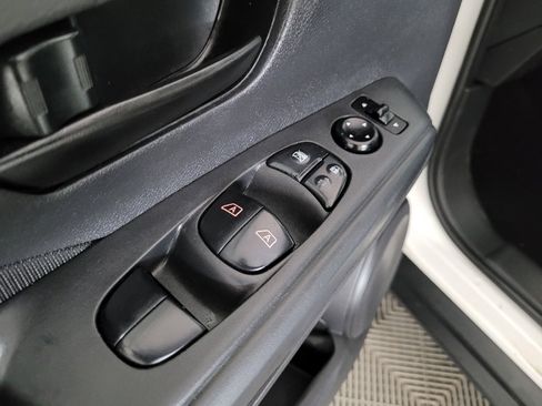 Used 2021 Nissan Kicks S FWD image 27