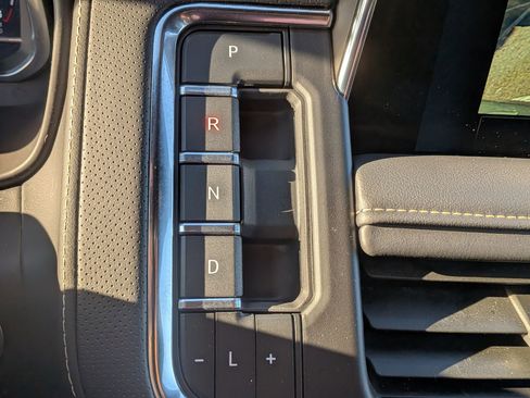 Used 2024 Chevrolet Suburban Premier image 31