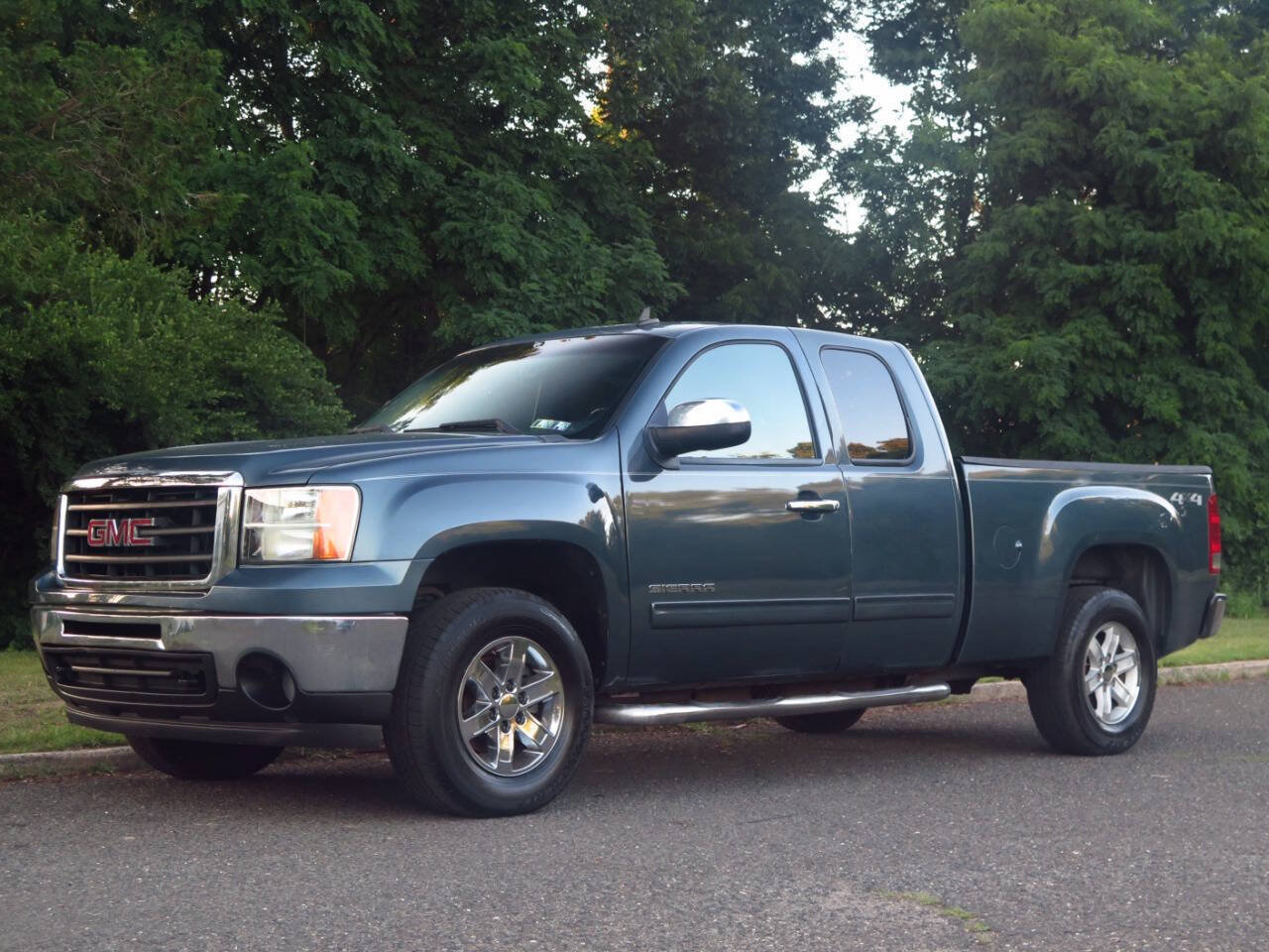 Used 2009 GMC Sierra 1500 SLE w/ Power Pack Plus AWD/4WD image 1