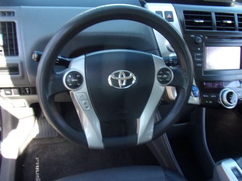 Used 2012 Toyota Prius V Five image 8