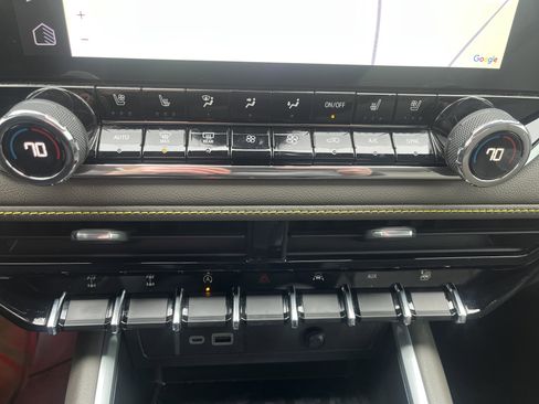 Used 2023 Chevrolet Colorado ZR2 w/ ZR2 Convenience Package III image 31