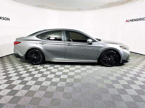 Used 2025 Toyota Camry SE image 2