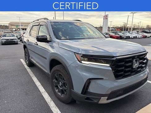 Used 2025 Honda Pilot TrailSport image 8