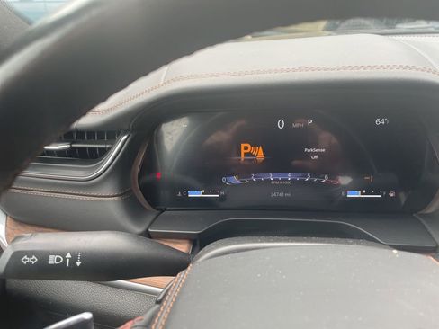 Used 2023 Jeep Grand Cherokee L Summit w/ Luxury Tech Group V image 10