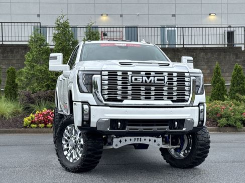 Used 2024 GMC Sierra 2500 Denali w/ Denali Reserve Package AWD/4WD image 2