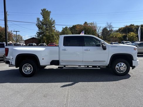 New 2026 Chevrolet Silverado 3500 High Country AWD/4WD image 9