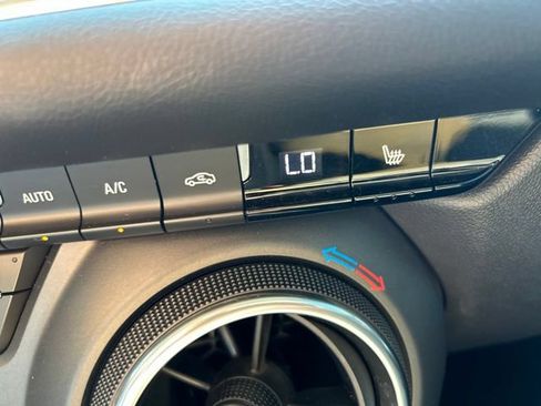 Used 2019 Chevrolet Blazer LT FWD image 17