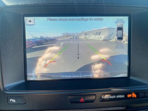 Used 2017 Ford Explorer XLT w/ Equipment Group 202A image 13