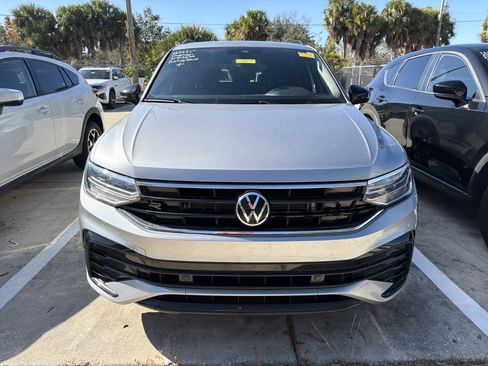 Used 2023 Volkswagen Tiguan SE R-Line image 2