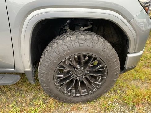 Used 2024 GMC Sierra 1500 AT4 w/ Technology Package AWD/4WD image 9