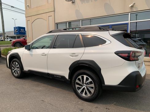 Used 2023 Subaru Outback Premium AWD/4WD image 5
