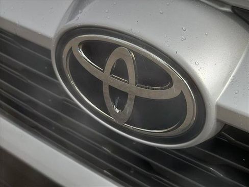 Used 2024 Toyota RAV4 XLE FWD image 30
