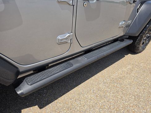 Used 2021 Jeep Wrangler Unlimited Sport AWD/4WD image 31