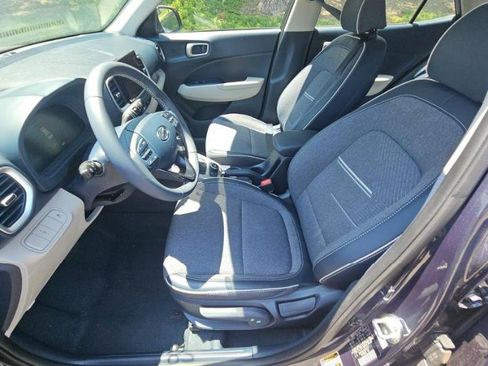 Used 2024 Hyundai Venue Limited FWD image 7