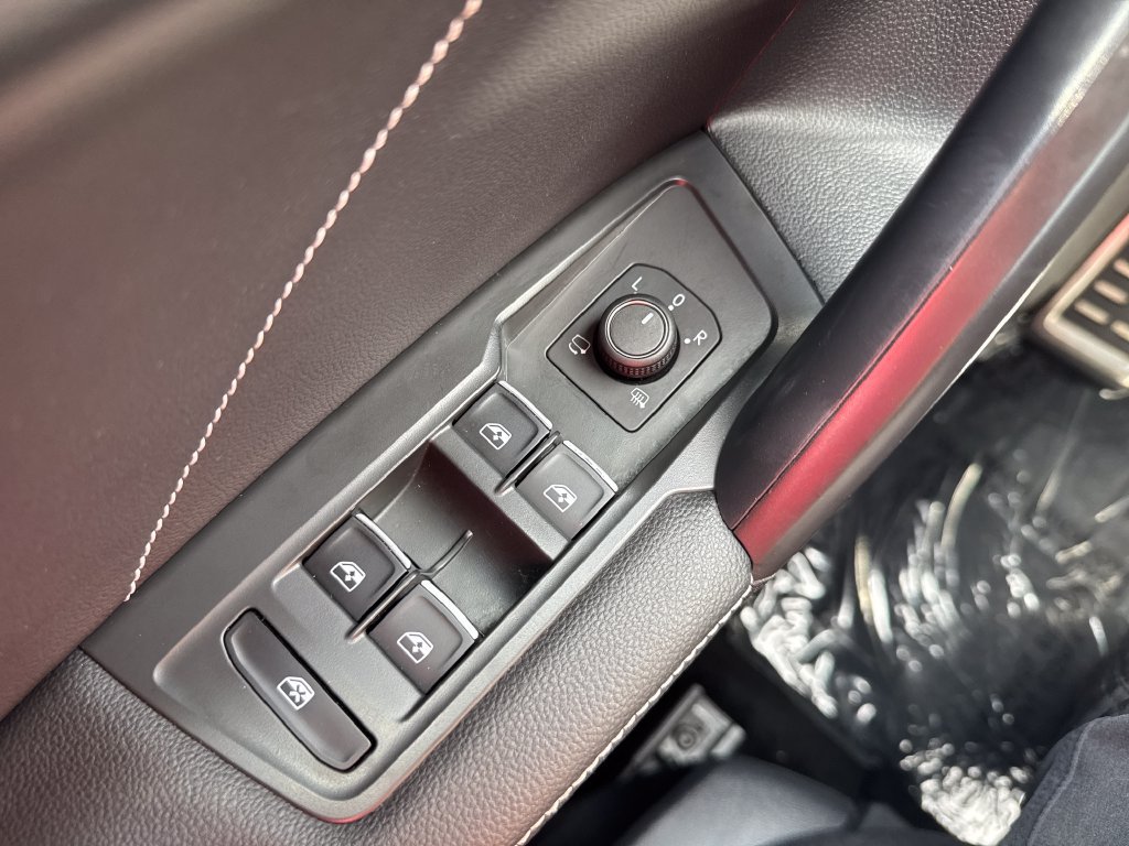 Certified 2023 Volkswagen Tiguan SEL R-Line AWD/4WD image 9