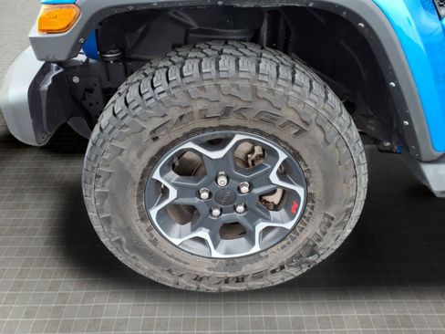 Used 2023 Jeep Gladiator Sport image 15