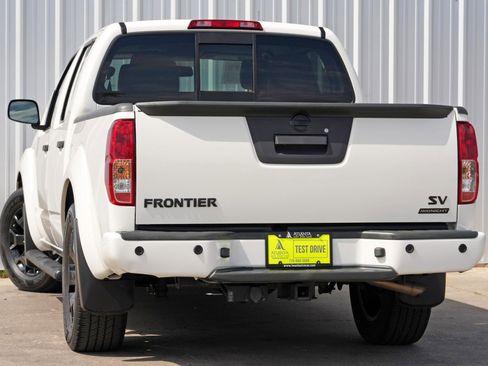 Used 2021 Nissan Frontier SV w/ Midnight Edition Floor Mats image 5