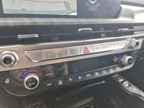 Used 2025 Kia Telluride EX image 27