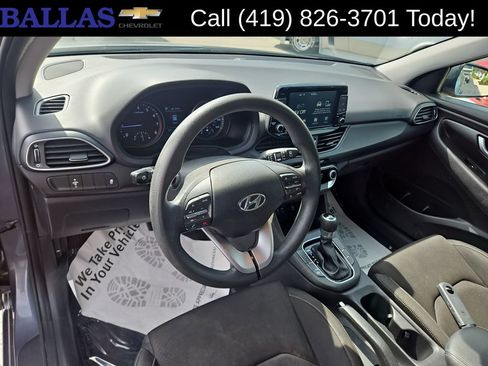 Used 2019 Hyundai Elantra GT FWD image 12