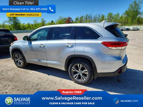 Used 2017 Toyota Highlander Plus AWD/4WD image 3