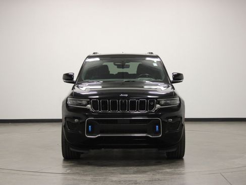 Used 2023 Jeep Grand Cherokee Overland w/ Advanced Protech Group III AWD/4WD image 3