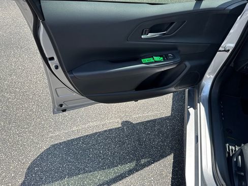 New 2025 Toyota Prius Plug-In Hybrid image 10