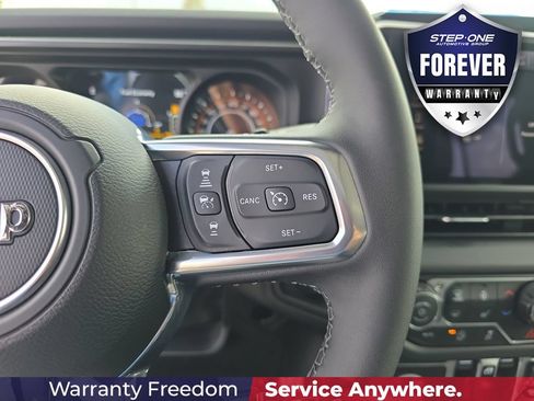 Used 2026 Jeep Wrangler Unlimited Sahara AWD/4WD image 21