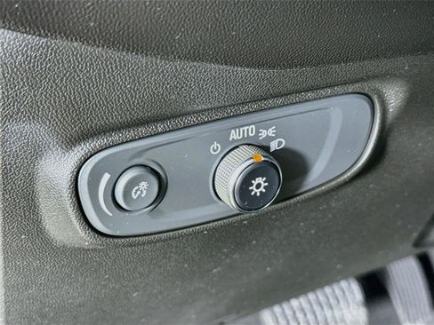 Used 2020 Chevrolet Equinox LS w/ LS Convenience Package FWD image 12