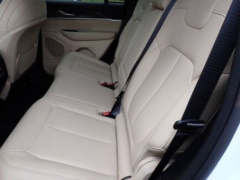 Certified 2024 Jeep Grand Cherokee Limited image 17