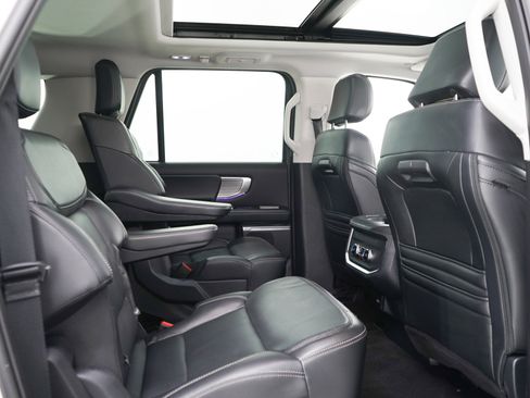 Used 2025 Ford Expedition Max Platinum AWD/4WD image 12