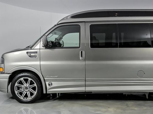 Used 2018 GMC Savana 2500 Extended w/ Enhanced Convenience Package RWD image 6