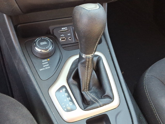 Used 2016 Jeep Cherokee Sport AWD/4WD image 11