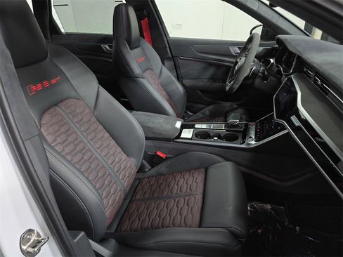 Used 2025 Audi RS 6 performance image 27