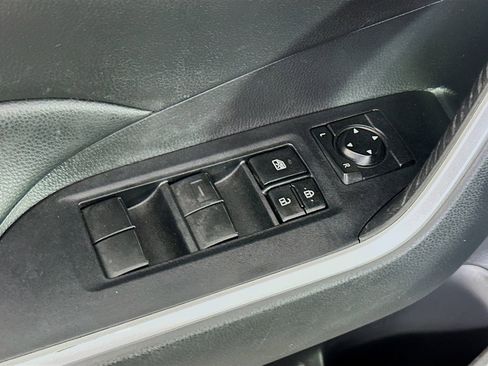 Used 2021 Toyota RAV4 XLE FWD image 17