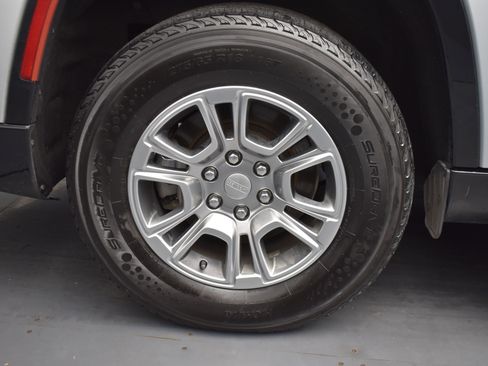 Used 2024 Jeep Wagoneer L 4WD image 22