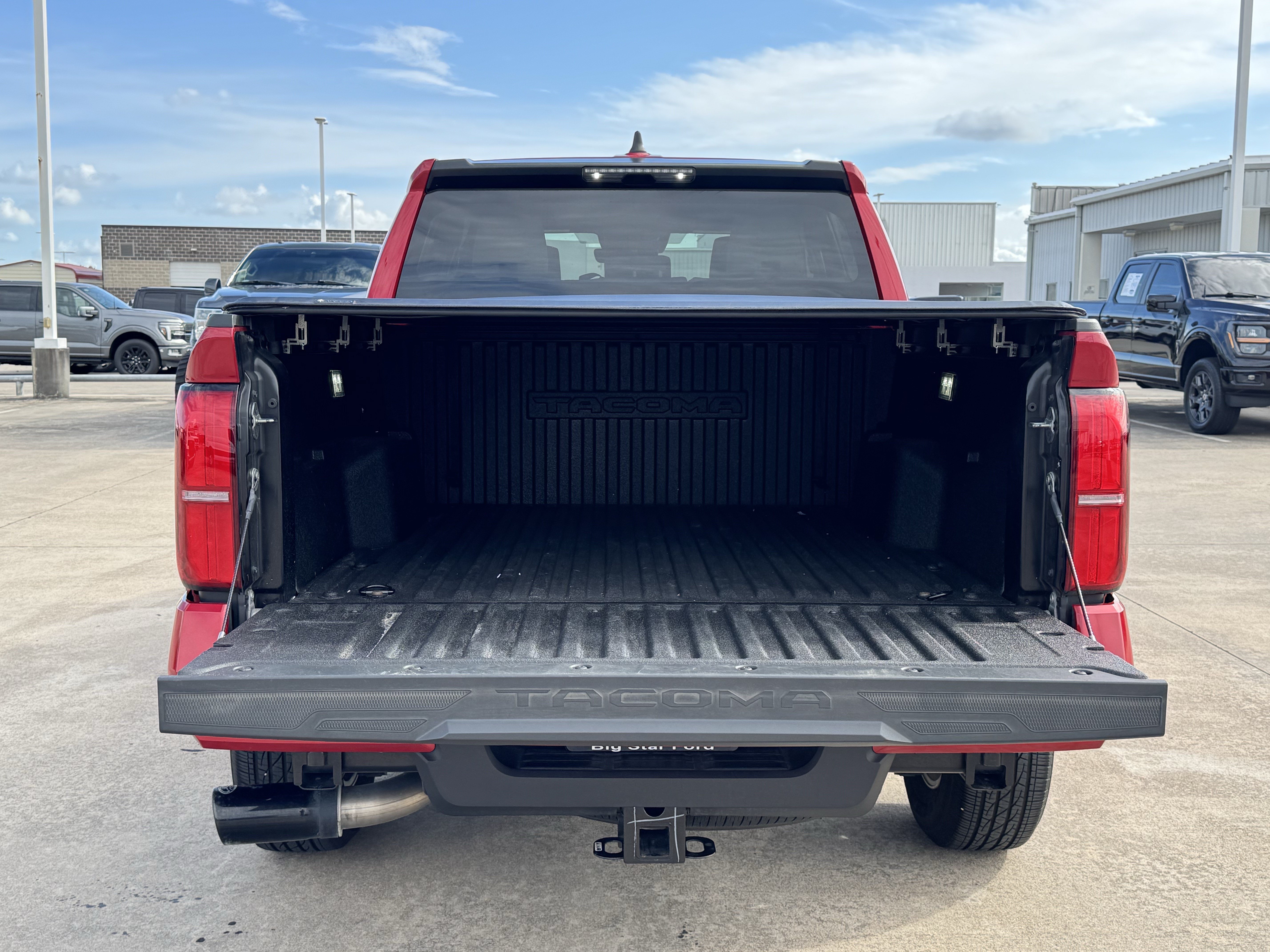 Used 2025 Toyota Tacoma SR5 AWD/4WD image 31