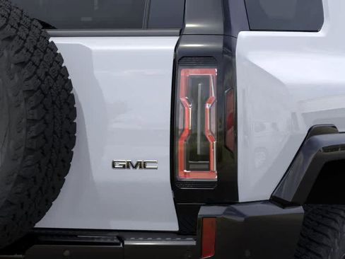New 2026 GMC Hummer EV SUV w/ LPO, Dark Essentials Package AWD/4WD image 11